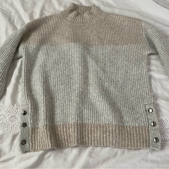 Bailey/44 SMALL Fuzzy Cozy Mockneck Sweater color block cream brown - Picture 2 of 7